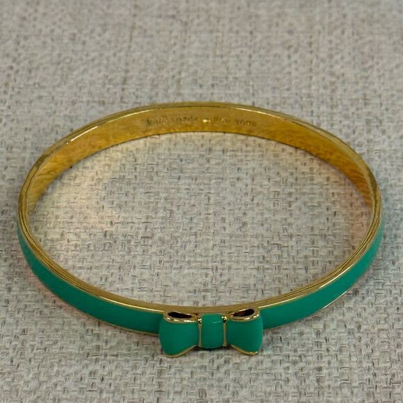 Kate Spade Green & Gold Take A Bow Bangle Bracelet - Picture 2 of 4